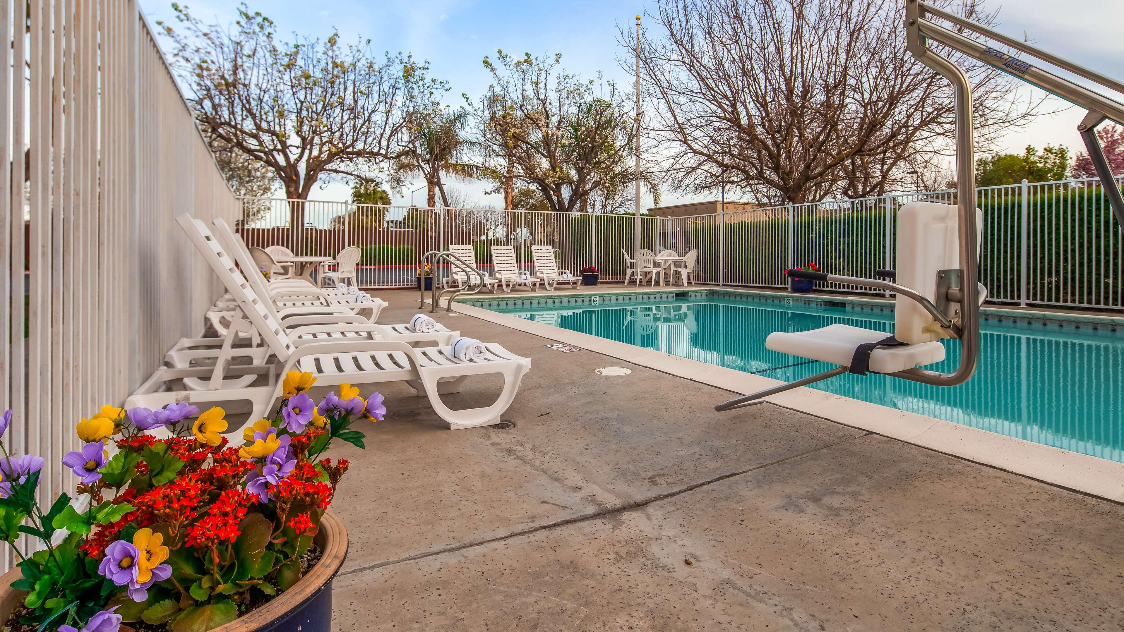 Best Western Luxury Inn Tracy Exterior foto