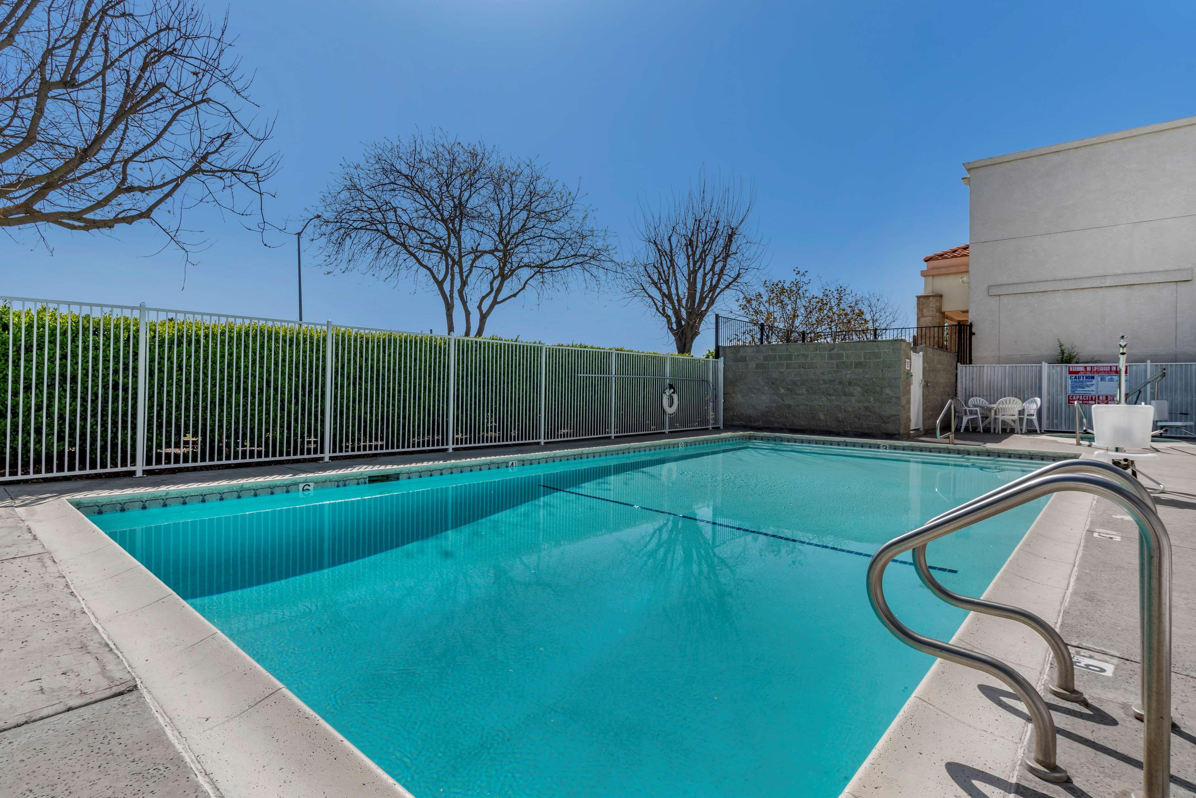 Best Western Luxury Inn Tracy Exterior foto