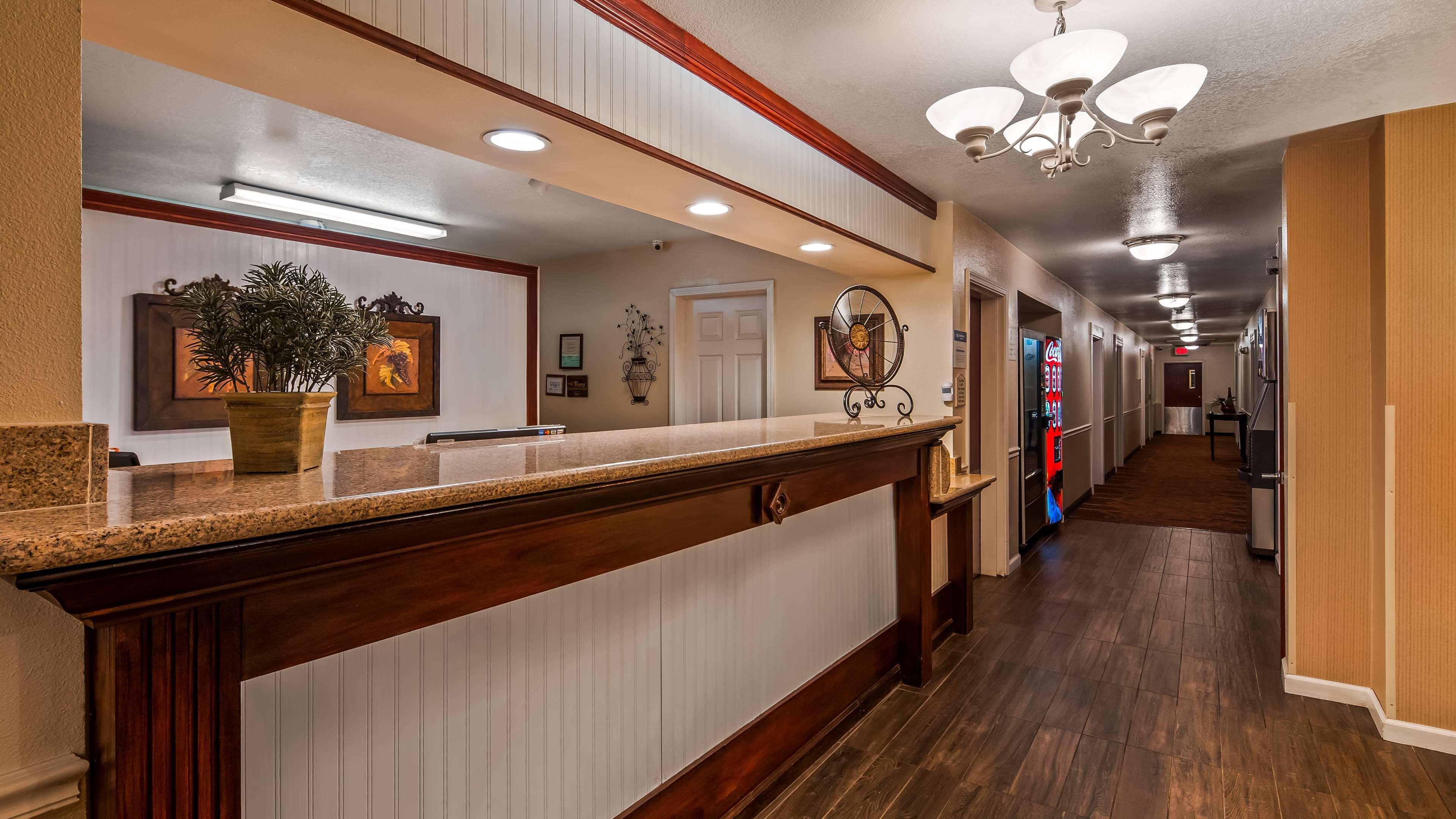 Best Western Luxury Inn Tracy Exterior foto