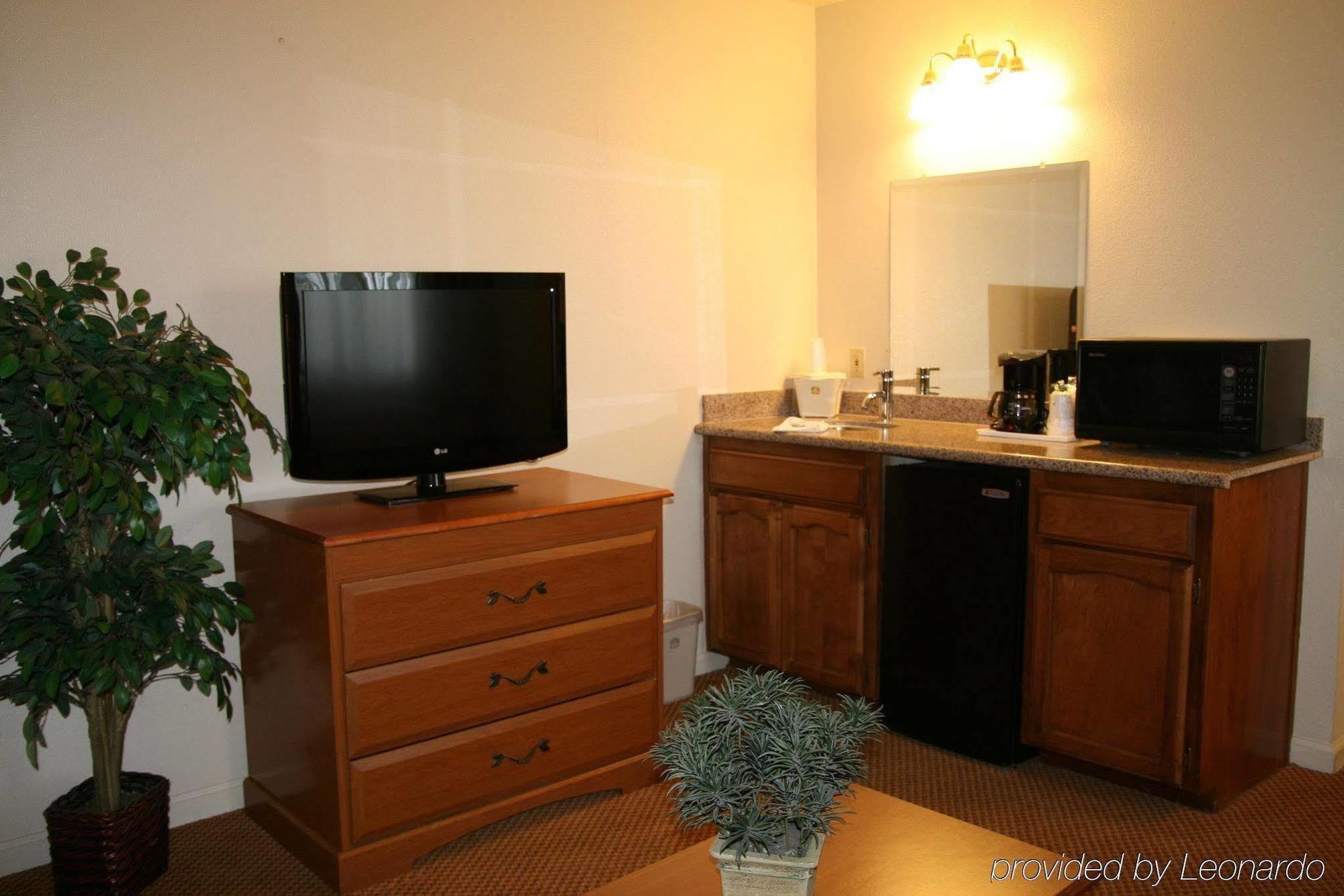 Best Western Luxury Inn Tracy Habitación foto